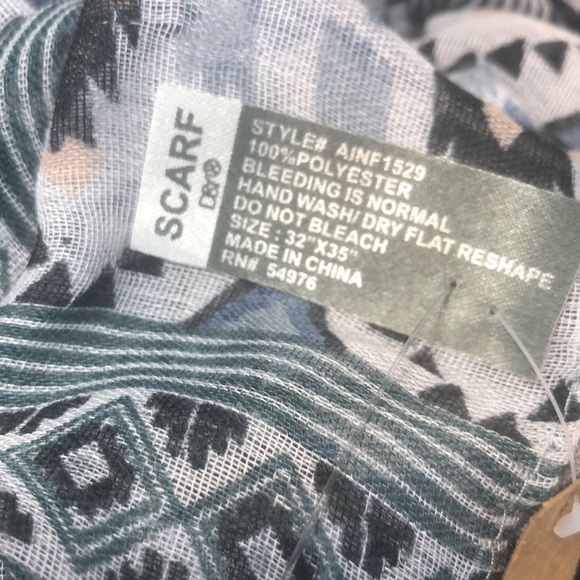 D&Y figure 8 neck scarf - Picture 4 of 7